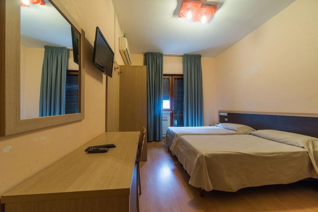 Hotel Del Camerlengo Fara San Martino Habitación foto