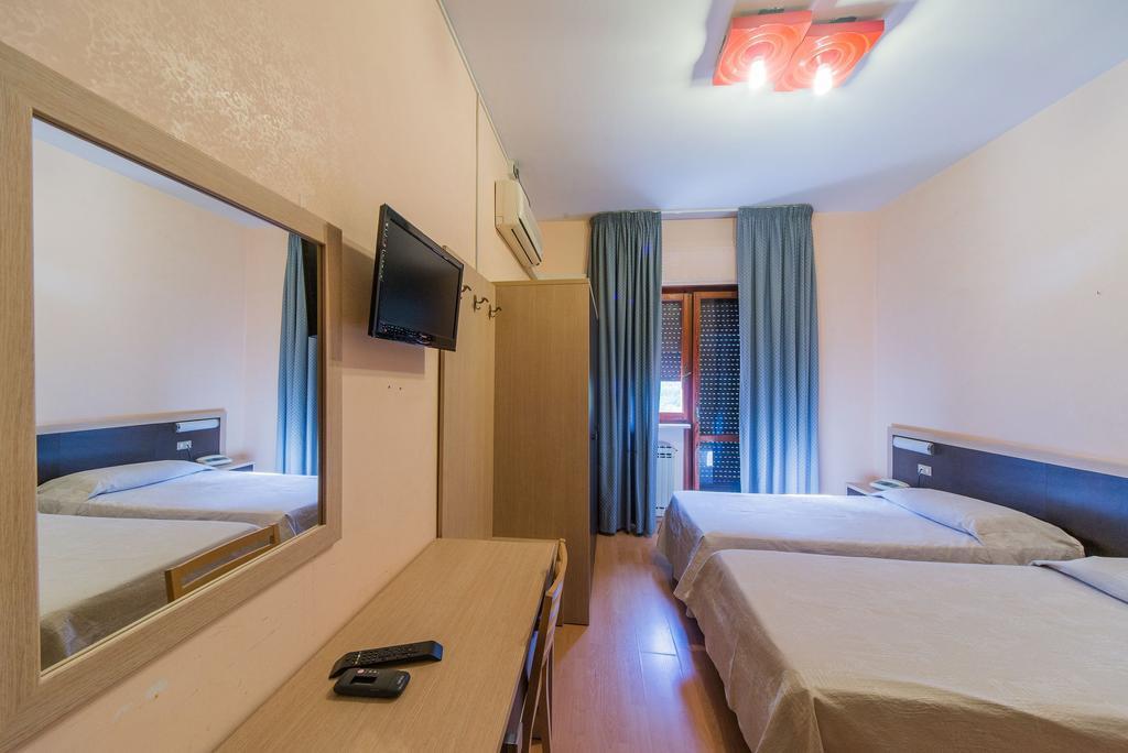 Hotel Del Camerlengo Fara San Martino Habitación foto