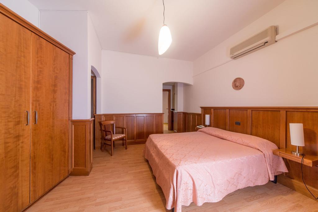 Hotel Del Camerlengo Fara San Martino Habitación foto