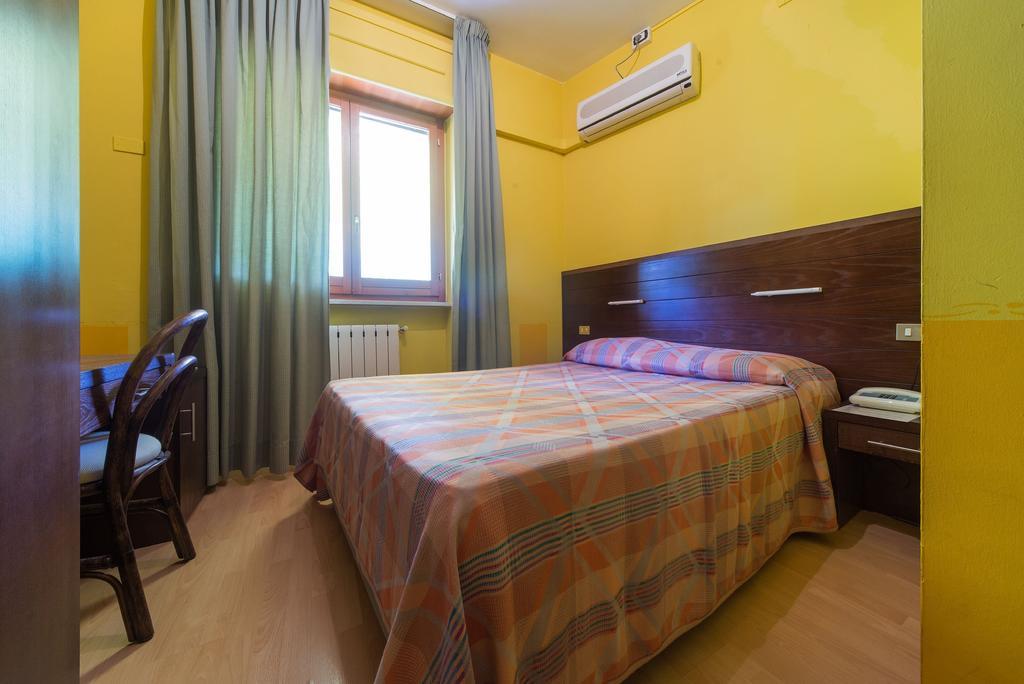 Hotel Del Camerlengo Fara San Martino Habitación foto