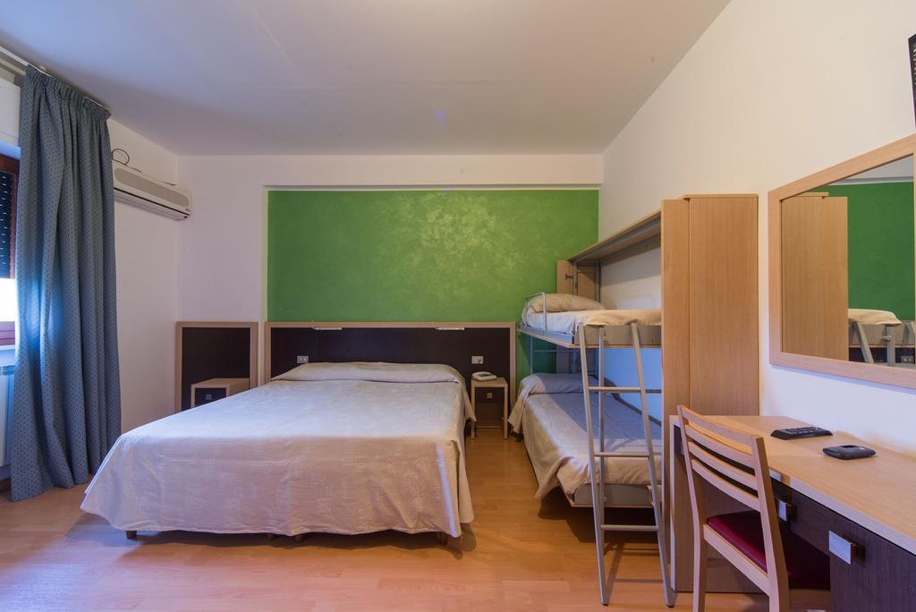 Hotel Del Camerlengo Fara San Martino Habitación foto