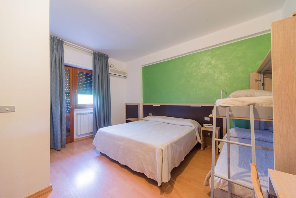 Hotel Del Camerlengo Fara San Martino Habitación foto